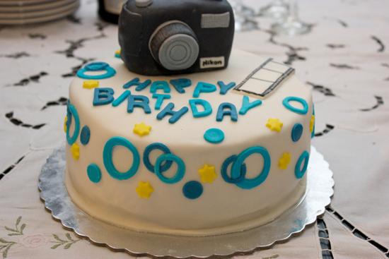 Photo of write your friends name on sweet cakes