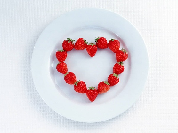 heart of strawberry - frozen cake photo